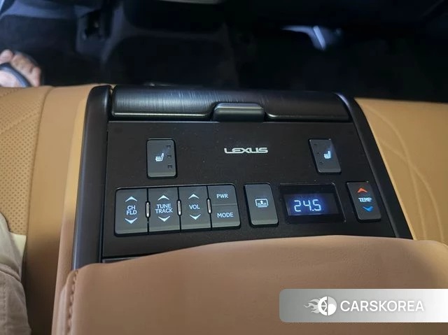 Lexus ES300h 7th generation 2021 Светло-серебряный цвет из Кореи, фото 4