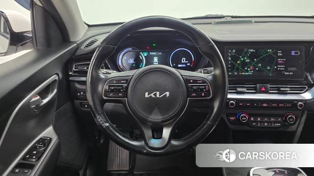 Kia Niro Plus 2023 Белый из Кореи, фото 4