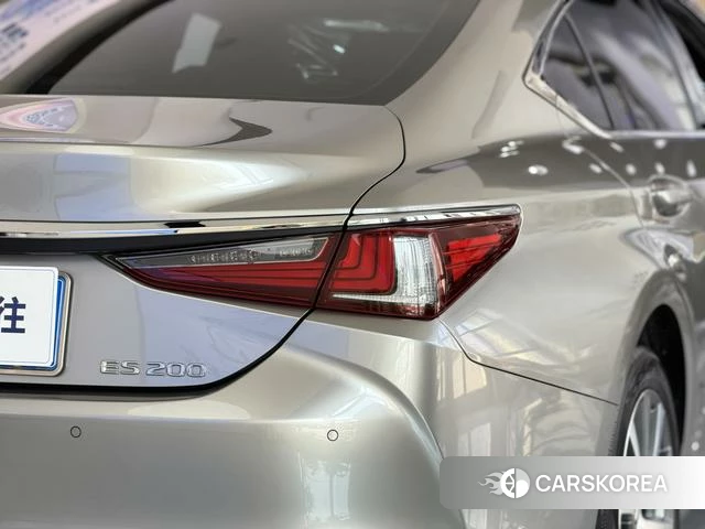 Lexus ES 2021 Серебристо-серый из Китая, фото 4