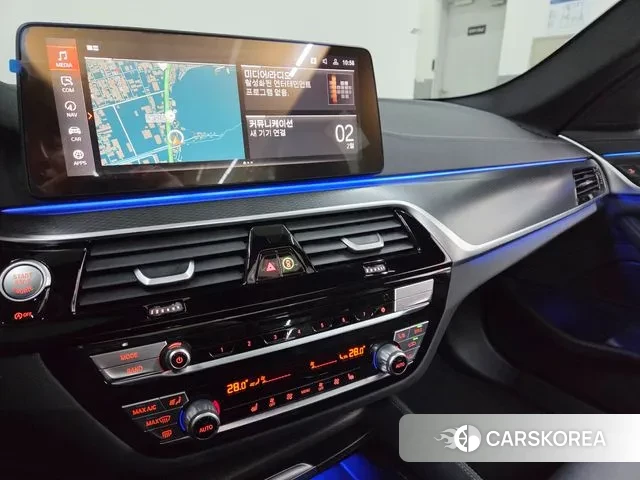 BMW 5 Series (G30) 2023 Белый из Кореи, фото 4