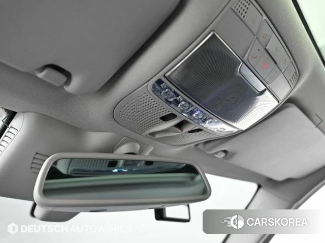 Mercedes-Benz C-Class W205 2018 Серебряный из Кореи, фото 4