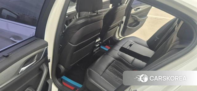BMW 5 Series (G30) 2018 Белый из Кореи, фото 4