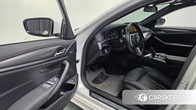 BMW 5 Series (G30) 2022 Белый из Кореи, фото 4