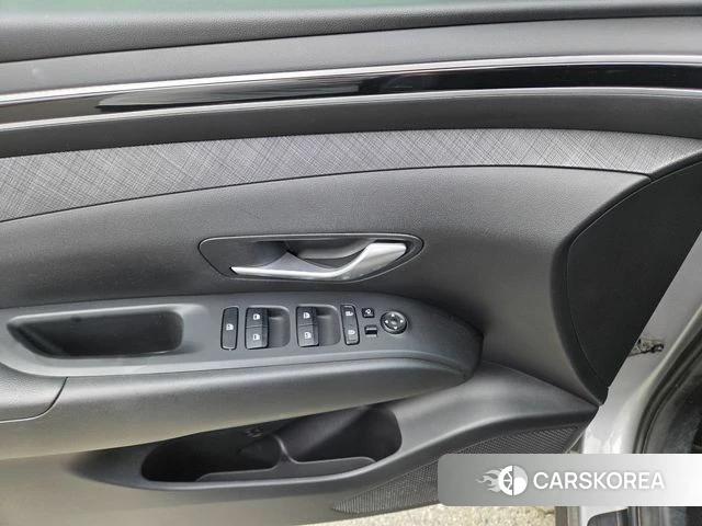 Hyundai Tucson (NX4) 2021 Серебристо-серый из Кореи, фото 4