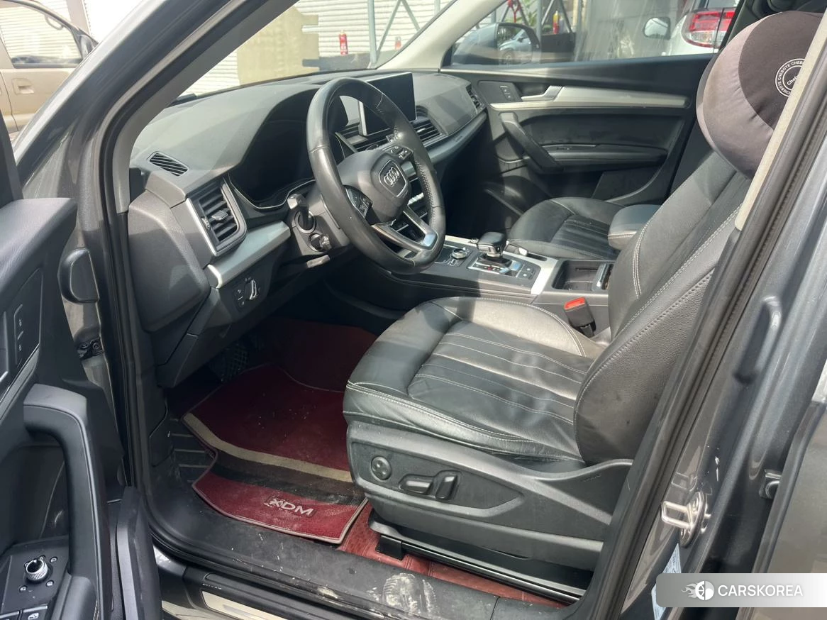 Audi Q5L 2020 Темно-серый из Китая, фото 4
