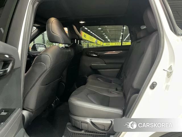 Toyota Crown Lufang 2022 Белый из Китая, фото 4