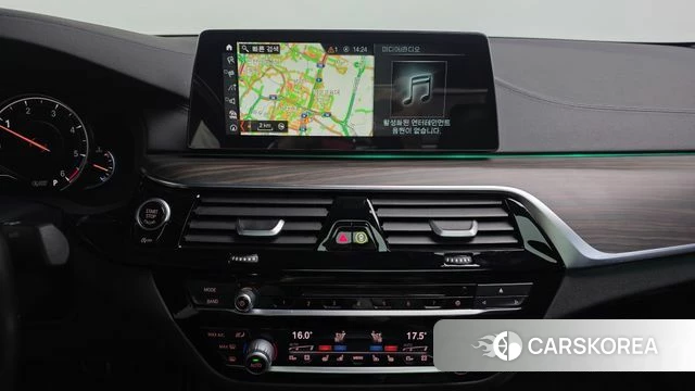 BMW 5 Series (G30) 2018 Черный из Кореи, фото 4