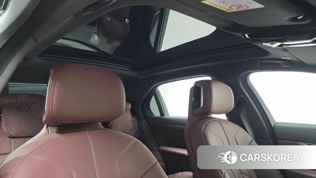 BMW 7 Series (G70) 2025 Черный из Кореи, фото 4
