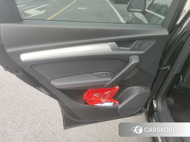 Audi Q5L 2021 Черный из Китая, фото 4