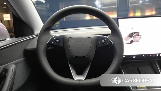 Tesla Model Y 2025 Серебристо-серый из Кореи, фото 4