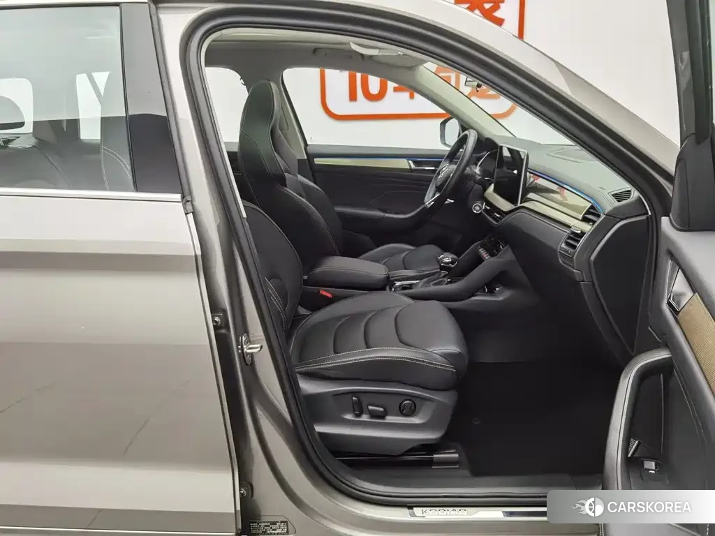 Skoda Kodiaq 2023 Silver/gray из Китая, фото 4