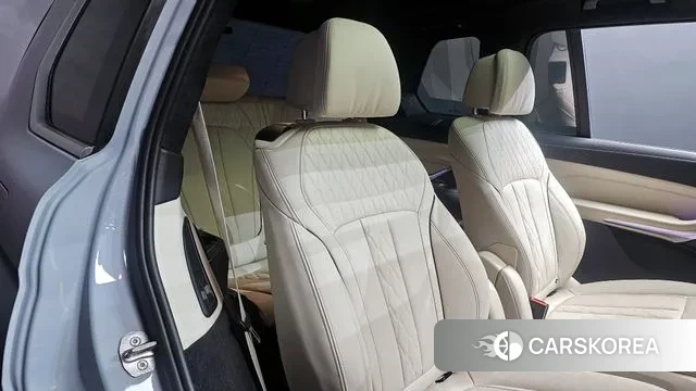 BMW X7 (G07) 2024 Цвет галактики из Кореи, фото 4