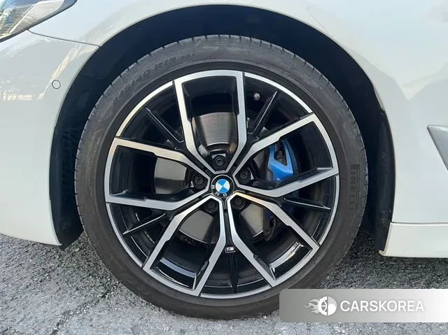 BMW 5 Series (G30) 2023 Белый из Кореи, фото 4