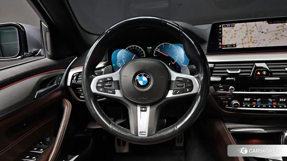 BMW 5 Series (G30) 2019 Серебристо-серый из Кореи, фото 4