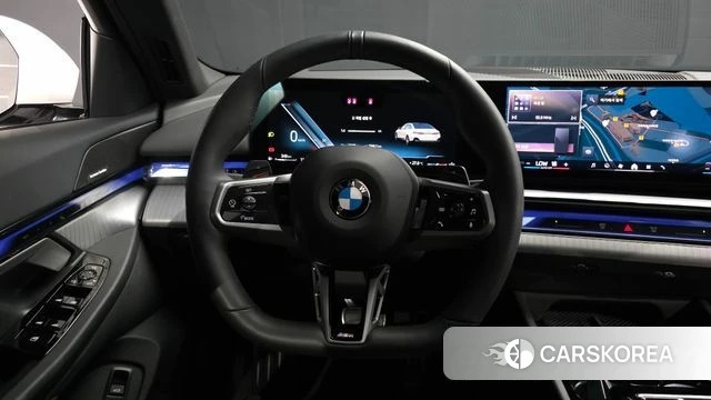 BMW 5 Series (G60) 2025 Белый из Кореи, фото 4