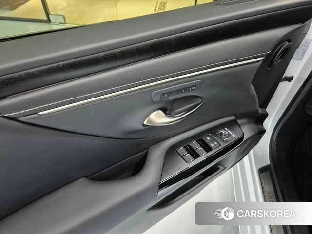 Lexus ES300h 7th generation 2023 Белый из Кореи, фото 4