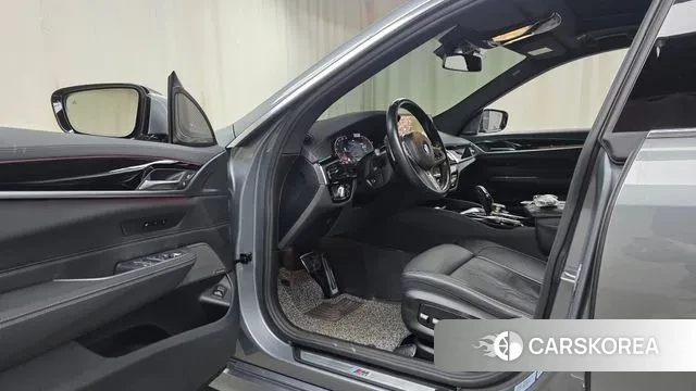 BMW 6 Series GT (G32) 2023 Серебристо-серый из Кореи, фото 4