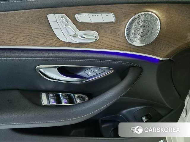 Mercedes-Benz E-Class W213 2018 Белый из Кореи, фото 4
