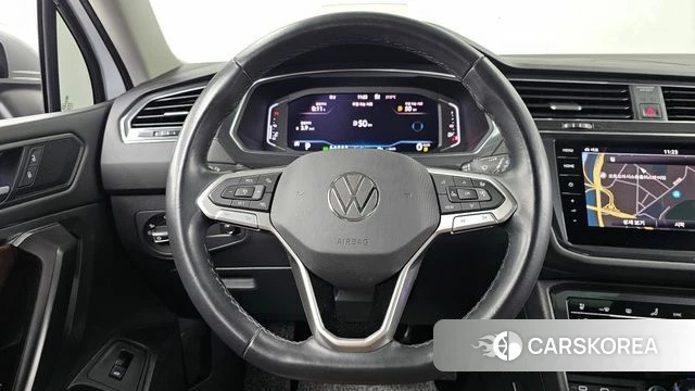 Volkswagen Tiguan Allspace 2023 Белый из Кореи, фото 4