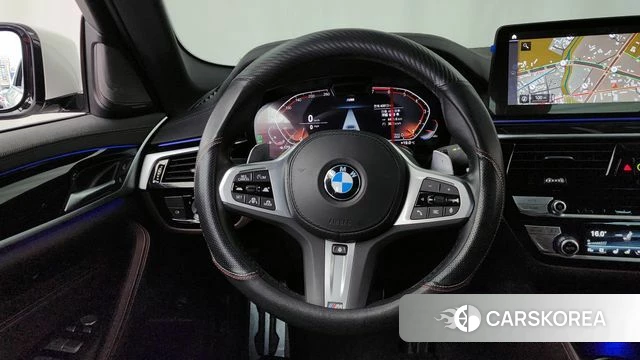 BMW 5 Series (G30) 2023 Белый из Кореи, фото 4