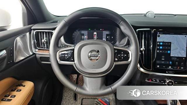 Volvo V60 Cross-Country 2nd Generation 2024 Белый из Кореи, фото 4