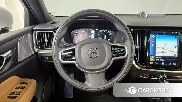 Volvo V60 Cross-Country 2nd Generation 2019 Белый из Кореи, фото 4