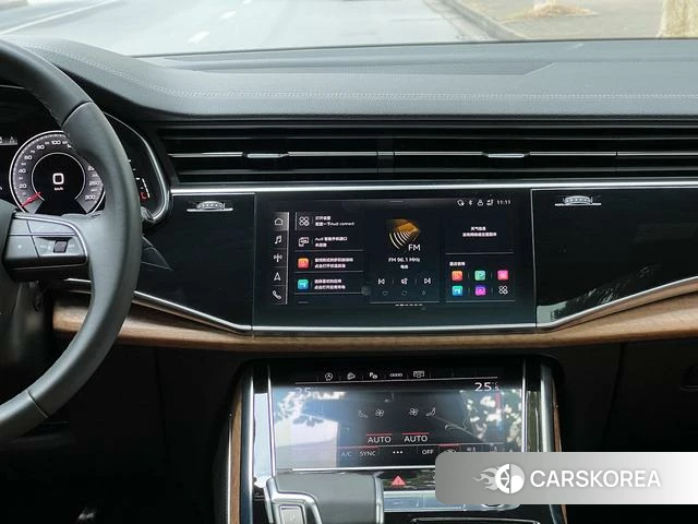 Audi Q7 2023 Черный из Китая, фото 4