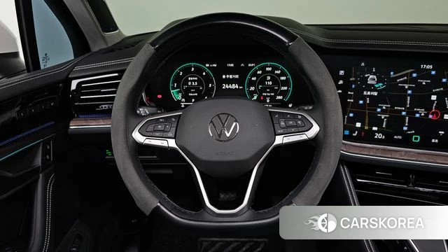 Volkswagen Touareg 3rd generation 2025 Белый из Кореи, фото 4
