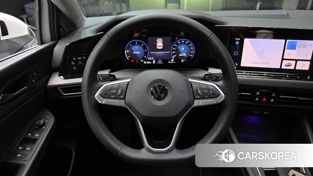 Volkswagen Golf 8th Generation 2022 Белый из Кореи, фото 4