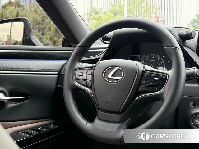 Lexus ES 2024 Темно-серый из Китая, фото 4