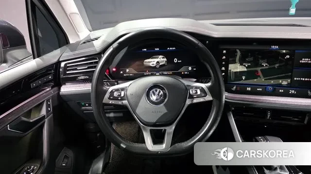 Volkswagen Touareg 3rd generation 2020 Черный из Кореи, фото 4