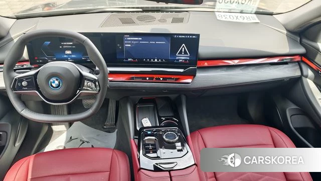 BMW i5 2025 Серебристо-серый из Китая, фото 4