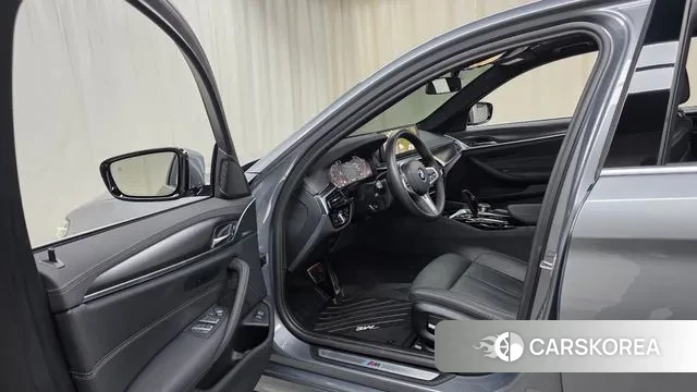 BMW 5 Series (G30) 2023 Серый из Кореи, фото 4