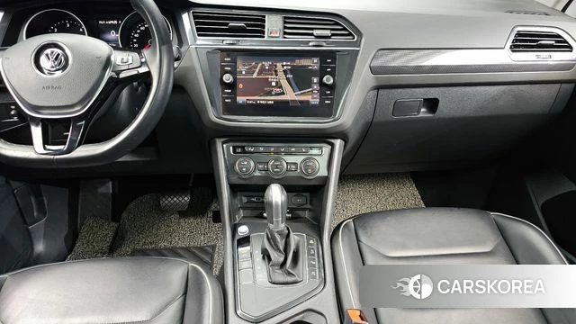 Volkswagen Tiguan second Generation 2018 Белый из Кореи, фото 4