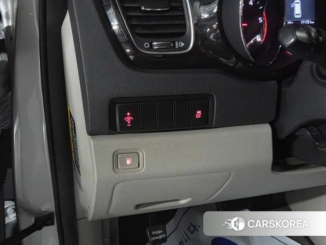 Kia The New Carnival 2018 Серебряный из Кореи, фото 4