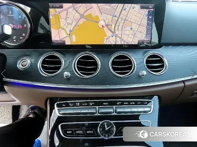 Mercedes-Benz E-Class W213 2018 Белый из Кореи, фото 4