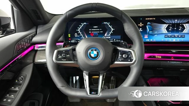 BMW 5 Series (G60) 2024 Черный из Кореи, фото 4
