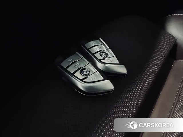 BMW 5 Series (G30) 2023 Белый из Кореи, фото 4