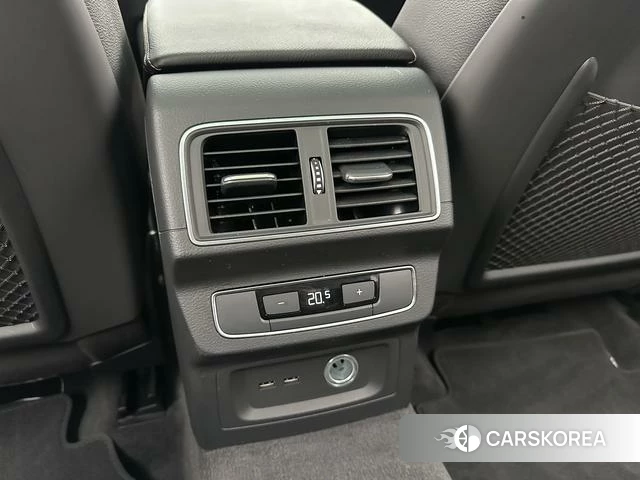 Audi Q5L 2021 Черный из Китая, фото 4