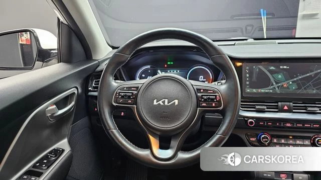 Kia Niro Plus 2023 Белый из Кореи, фото 4