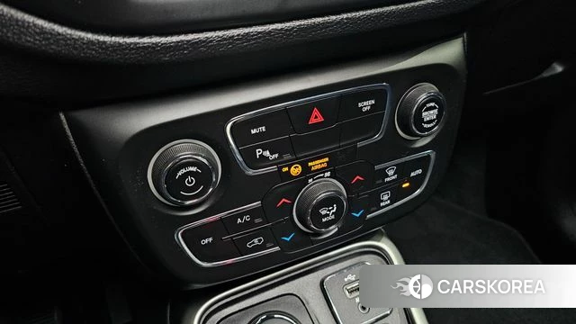 Jeep Compass 2nd Generation 2018 Белый из Кореи, фото 4