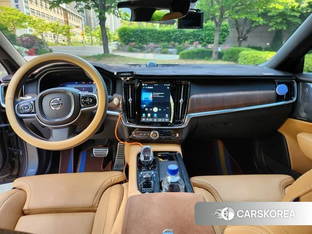 Volvo S90 2023 Коричневый из Кореи, фото 4