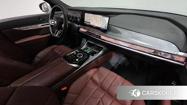 BMW 7 Series (G70) 2023 Серебристо-серый из Кореи, фото 4