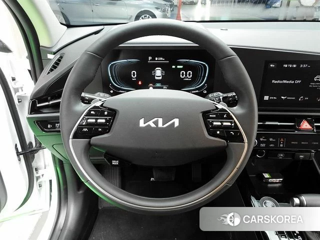 Kia Di Ol Nu Niro 2025 Белый из Кореи, фото 4