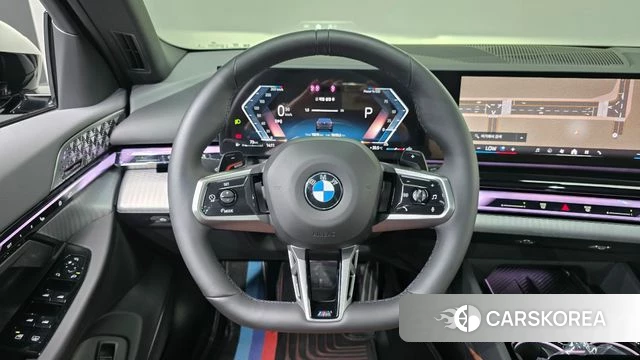 BMW 5 Series (G60) 2025 Черный из Кореи, фото 4