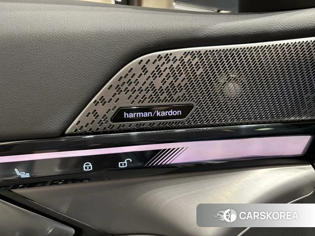 BMW i5 2025 Серебристо-серый из Китая, фото 4
