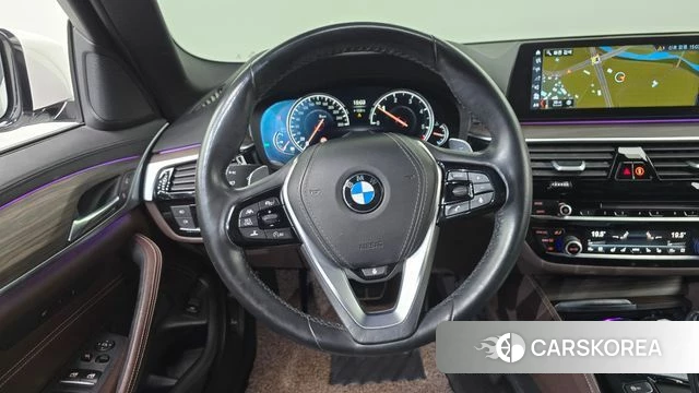 BMW 5 Series (G30) 2018 Белый из Кореи, фото 4