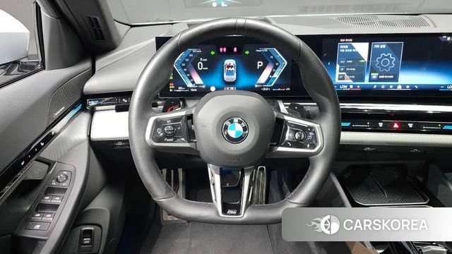 BMW 5 Series (G60) 2024 Серебристо-серый из Кореи, фото 4