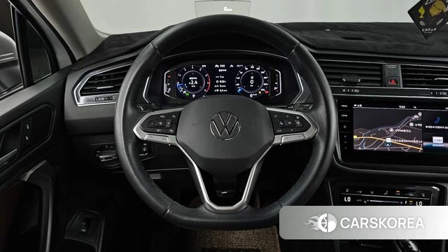 Volkswagen Tiguan Allspace 2023 Белый из Кореи, фото 4