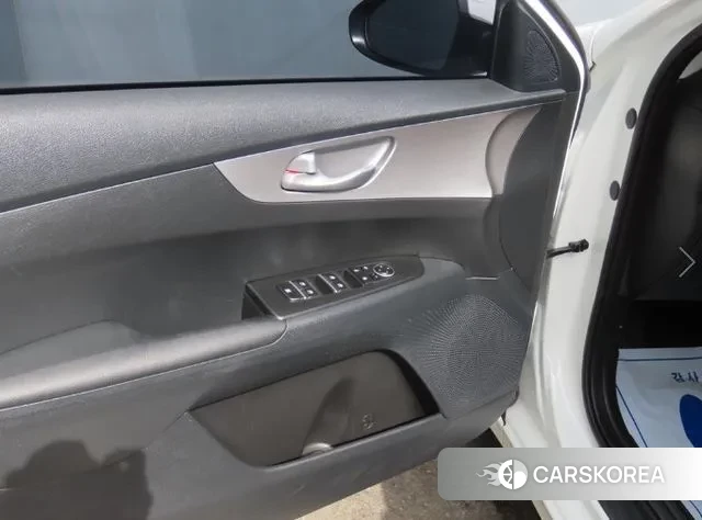 Kia The New K3 2nd generation 2022 Белый из Кореи, фото 4